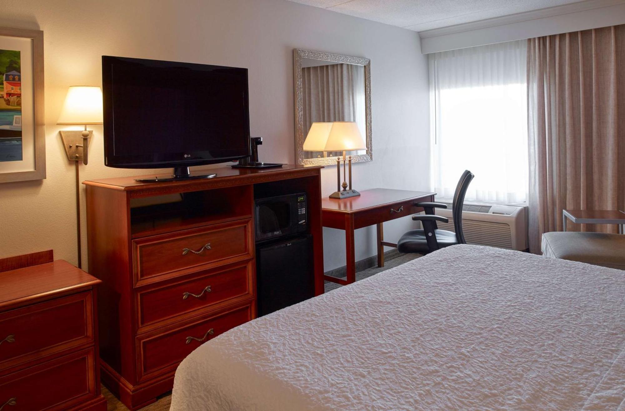 Hampton Inn Portland-Airport South Portland Bagian luar foto