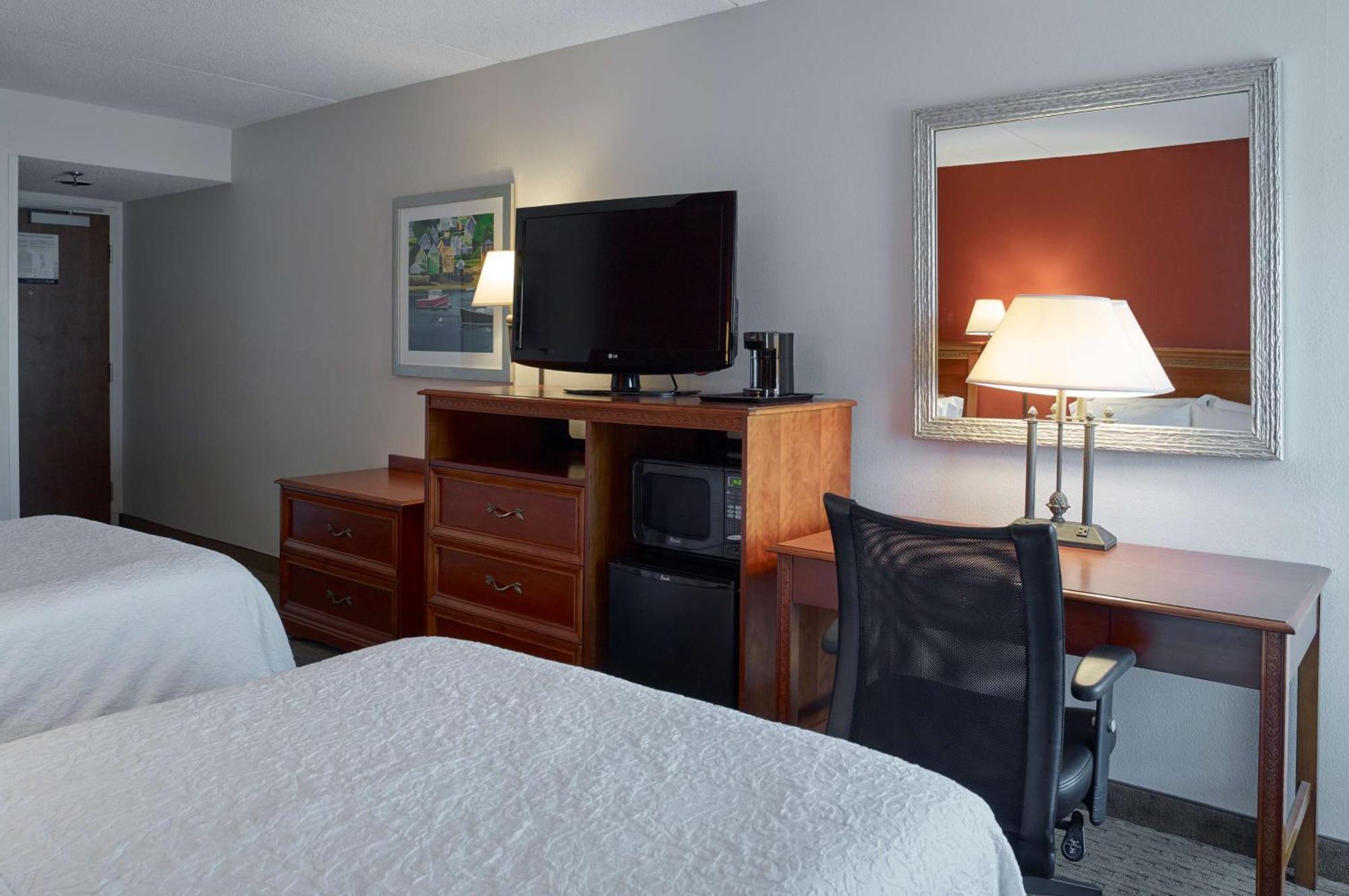 Hampton Inn Portland-Airport South Portland Bagian luar foto
